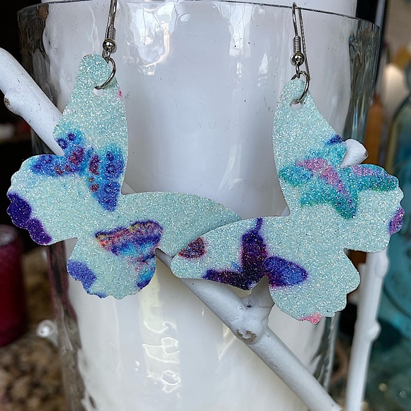Blue/Teal Butterfly
with Color bit of Sparkle - Picture 7 of 7
